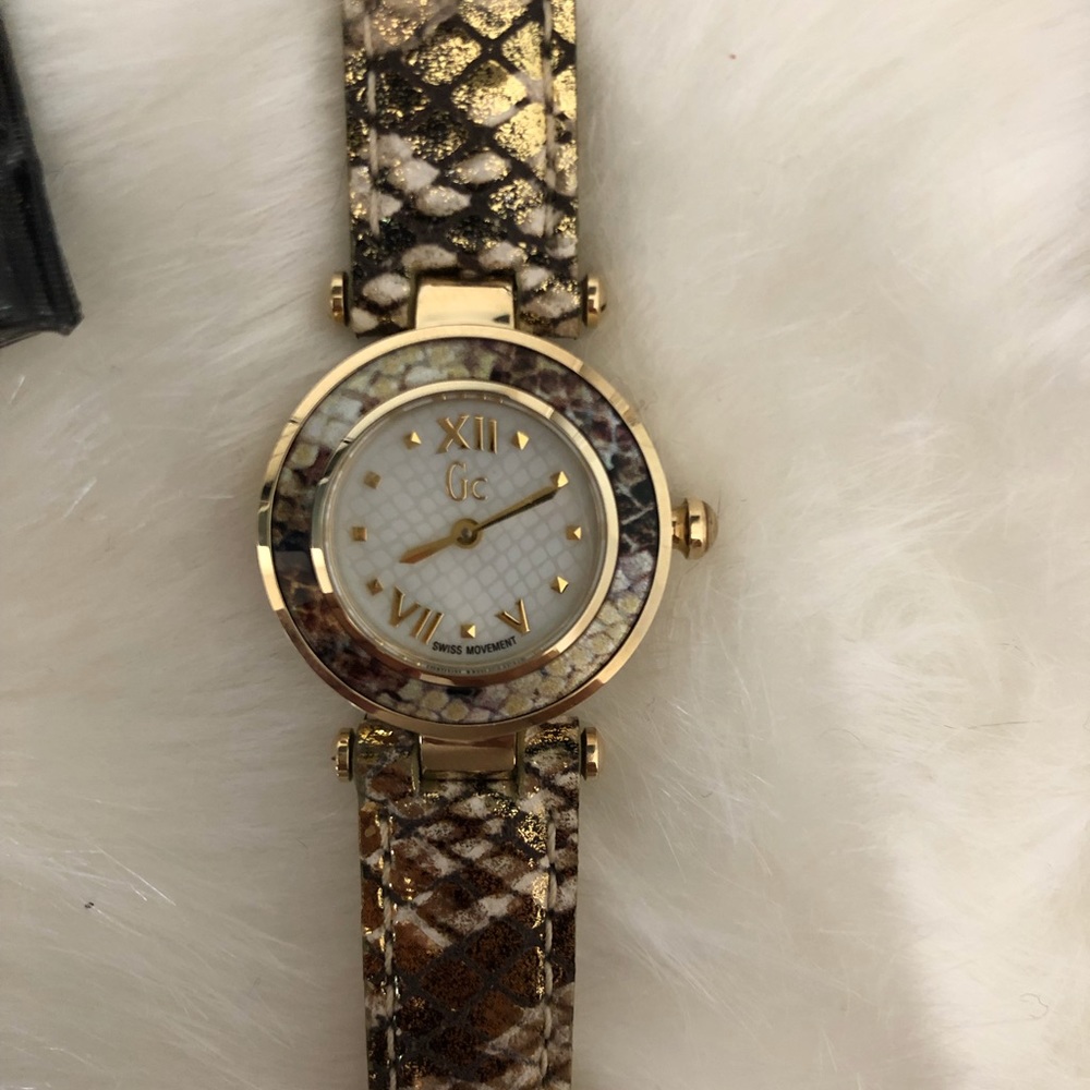 GUESS WOMEN WATCH - NEW - RARE - Picture 3 of 8